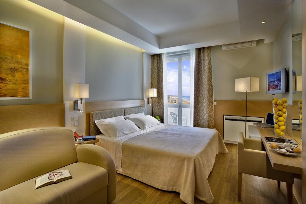 Alexandra Plaza Hotel Riccione Buitenkant foto