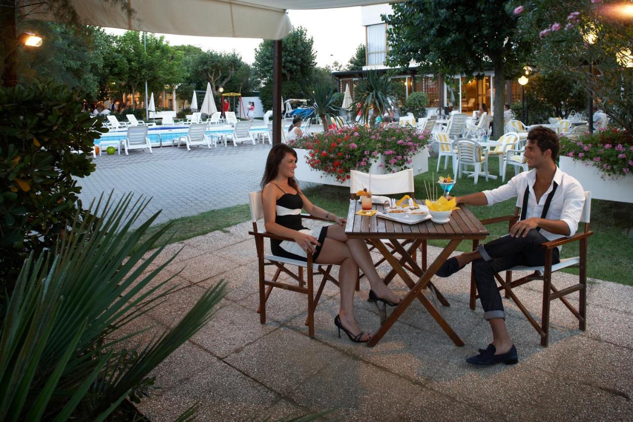 Alexandra Plaza Hotel Riccione Buitenkant foto