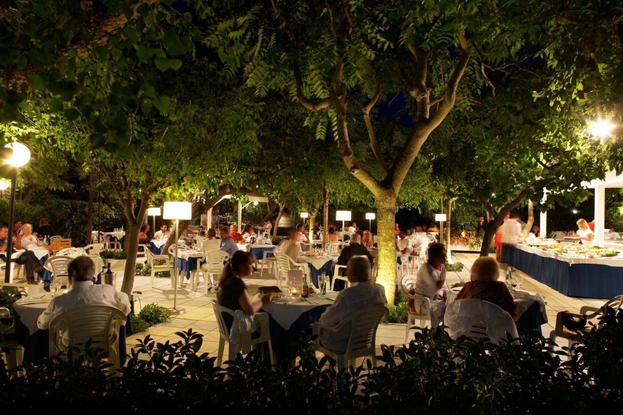 Alexandra Plaza Hotel Riccione Buitenkant foto