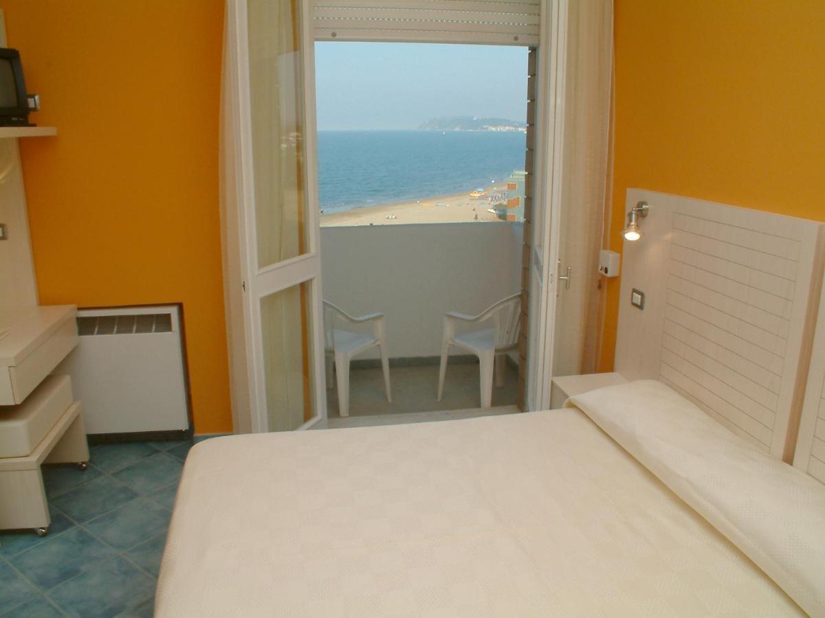 Alexandra Plaza Hotel Riccione Buitenkant foto