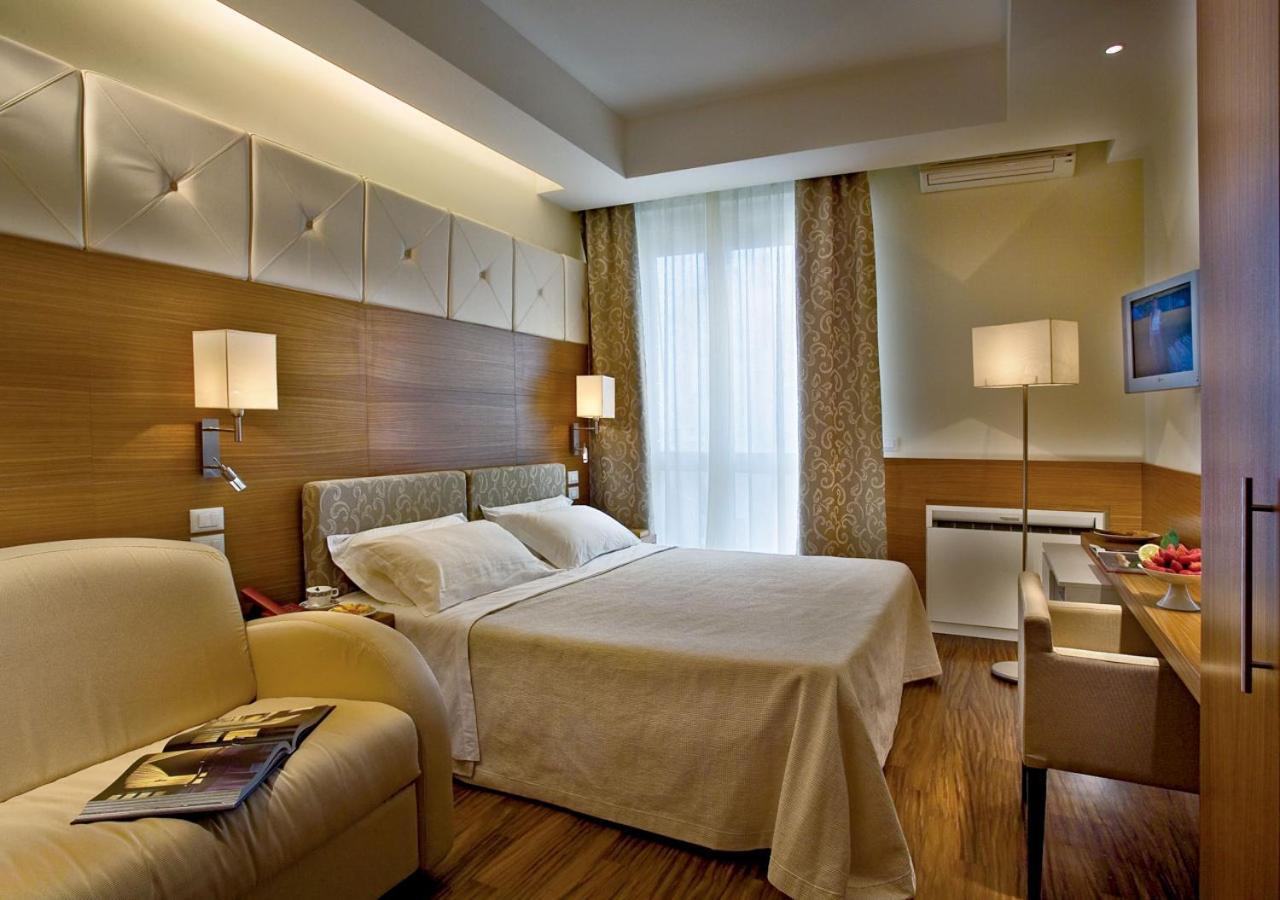 Alexandra Plaza Hotel Riccione Buitenkant foto