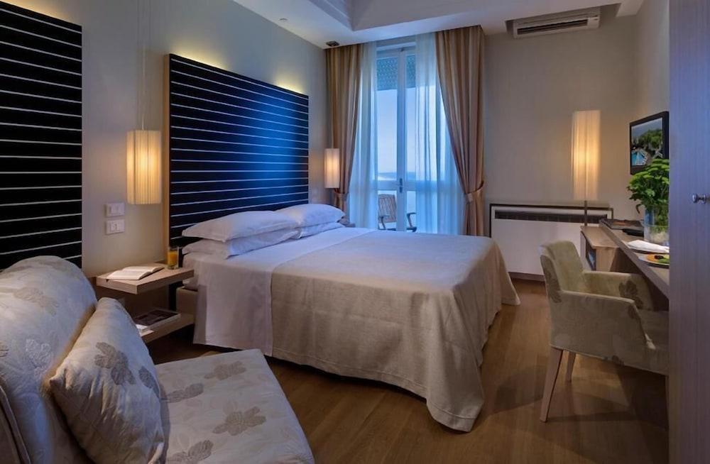 Alexandra Plaza Hotel Riccione Buitenkant foto