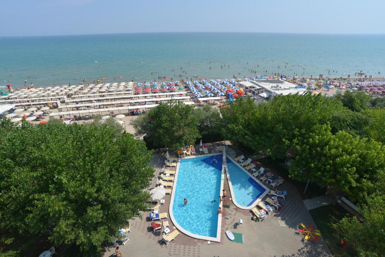 Alexandra Plaza Hotel Riccione Buitenkant foto