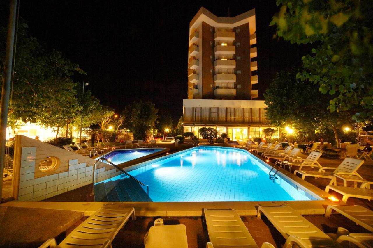 Alexandra Plaza Hotel Riccione Buitenkant foto