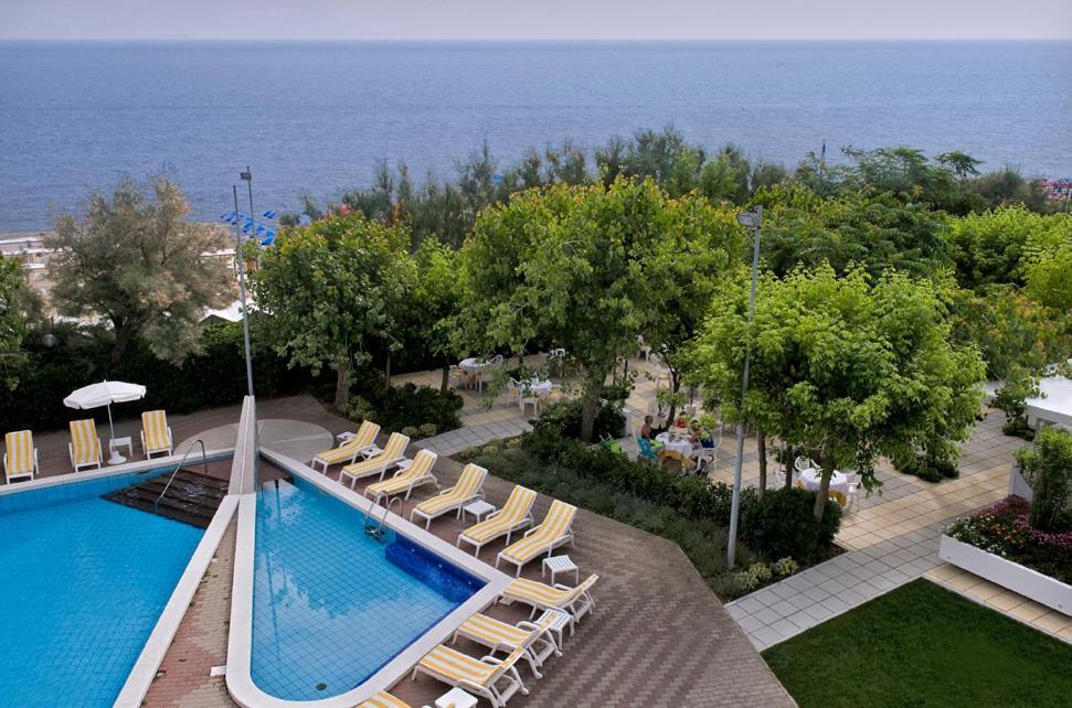 Alexandra Plaza Hotel Riccione Buitenkant foto