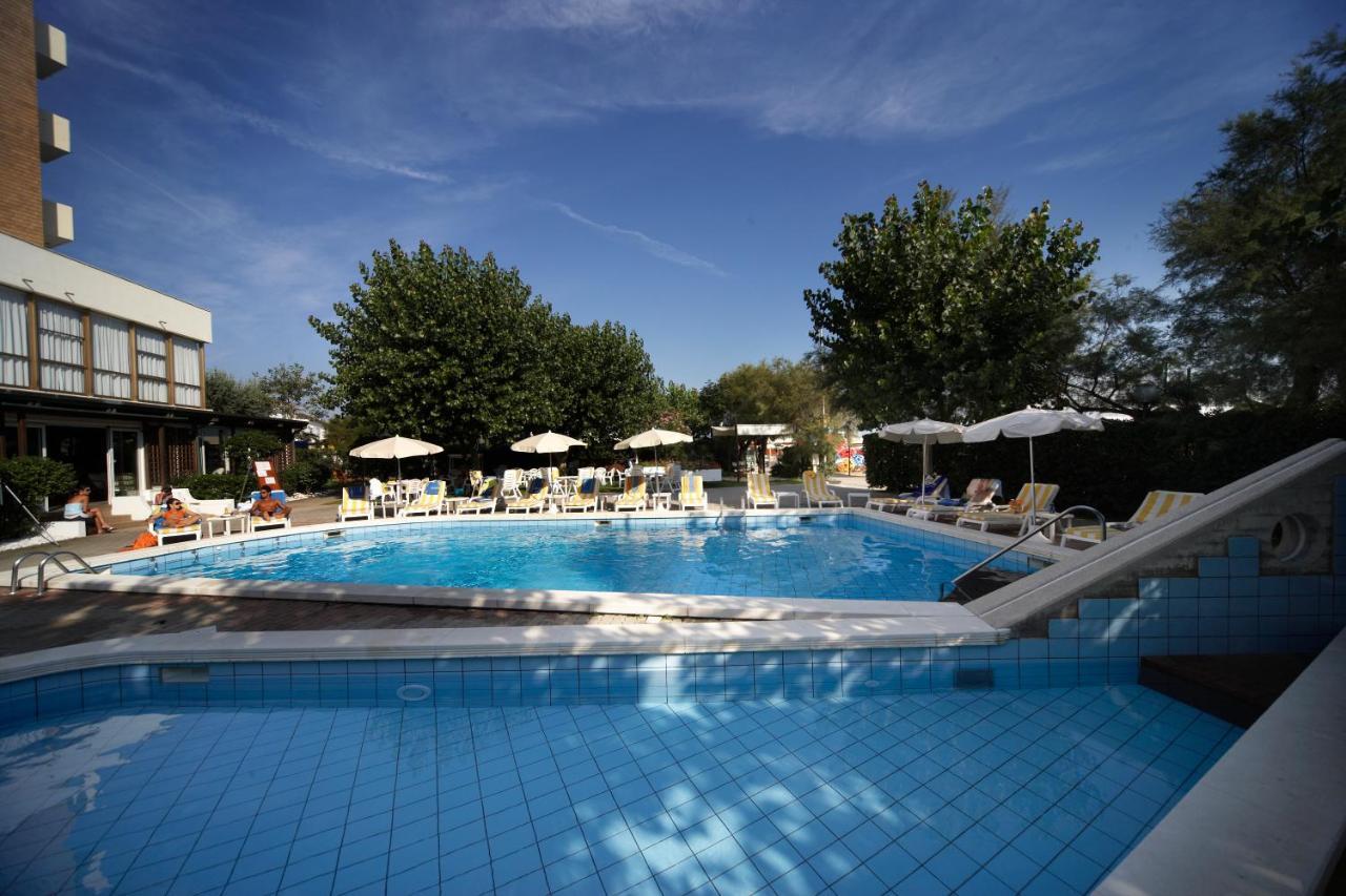 Alexandra Plaza Hotel Riccione Buitenkant foto