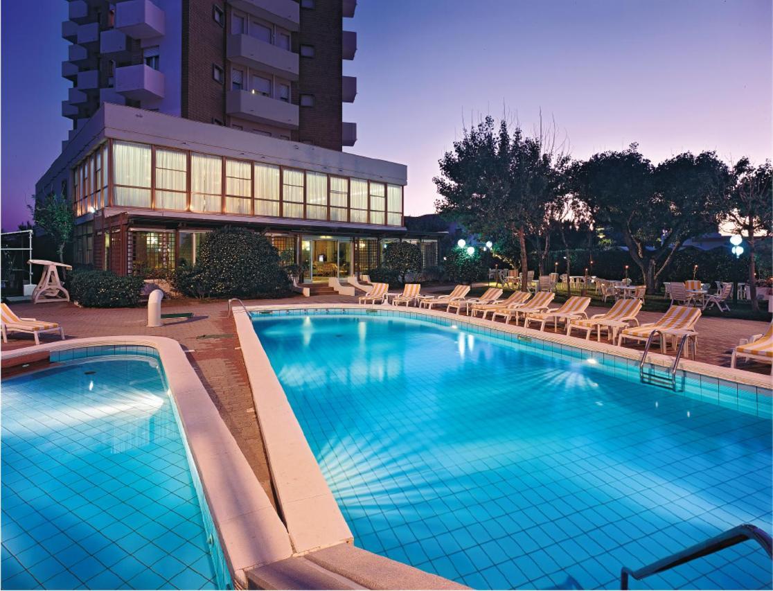 Alexandra Plaza Hotel Riccione Buitenkant foto