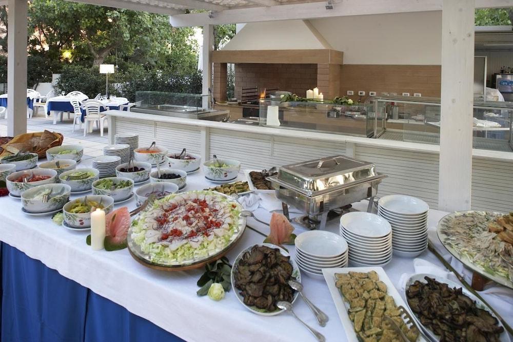 Alexandra Plaza Hotel Riccione Buitenkant foto