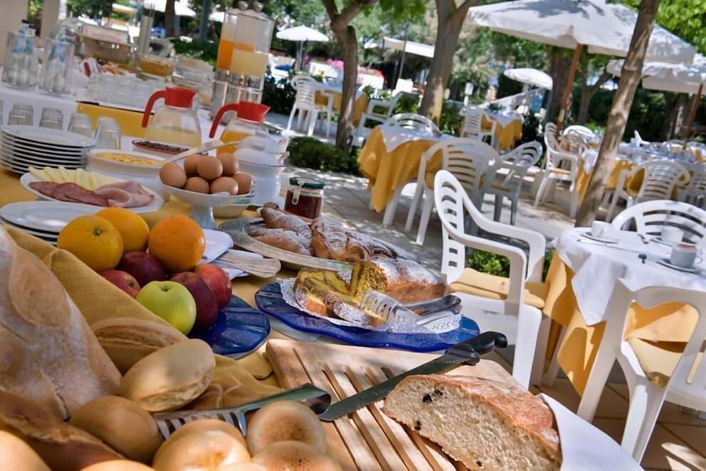 Alexandra Plaza Hotel Riccione Buitenkant foto
