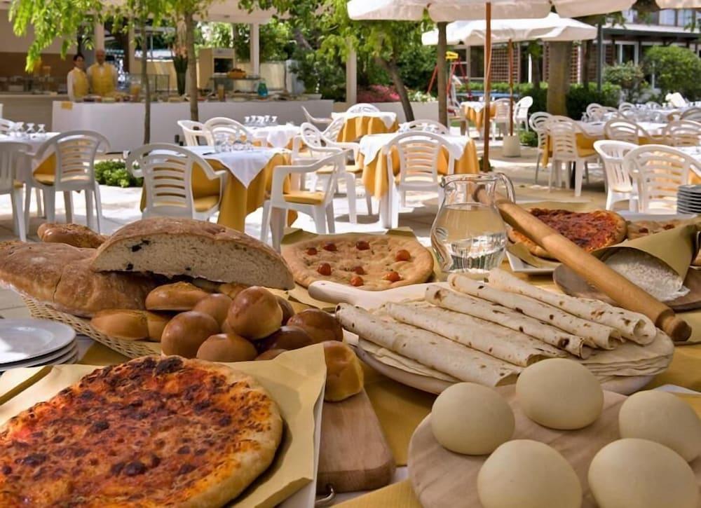 Alexandra Plaza Hotel Riccione Buitenkant foto