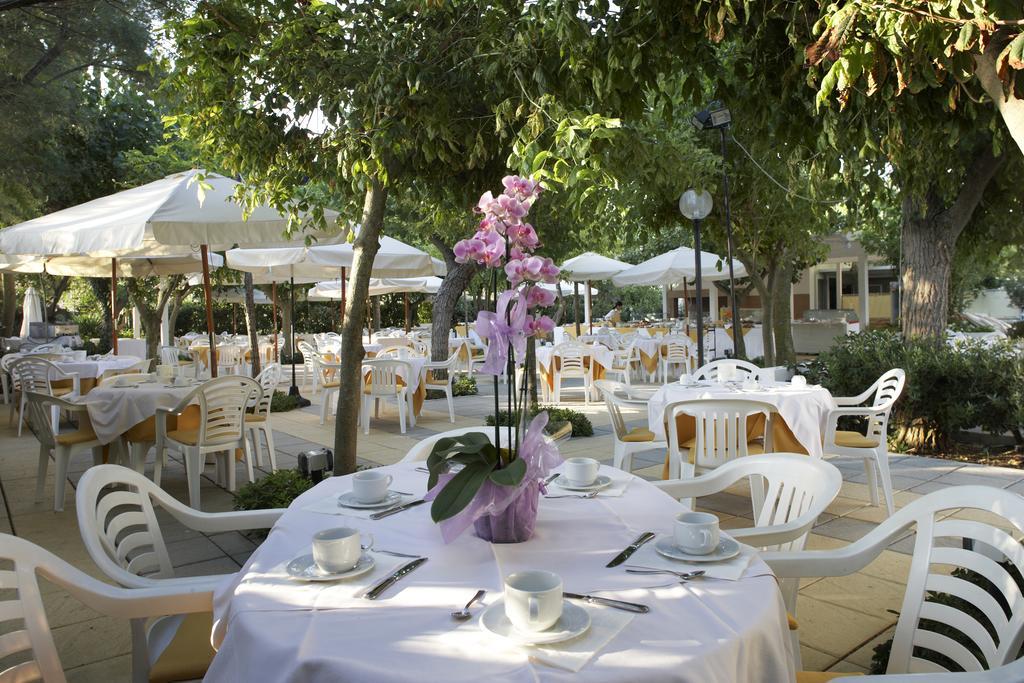Alexandra Plaza Hotel Riccione Buitenkant foto